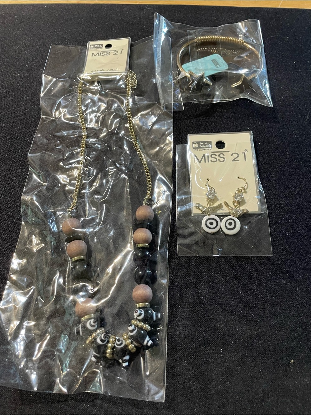 Source Unknown Black and Brown Bead Necklace with Miss 21 Target Earrings